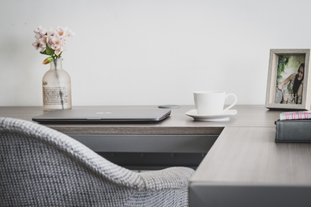 affordable home decor for small apartment